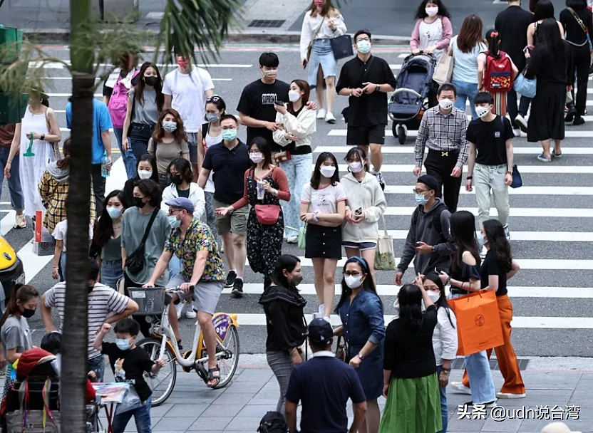 台湾3.2万人居隔创高 朝向启动“轻症居家隔离”