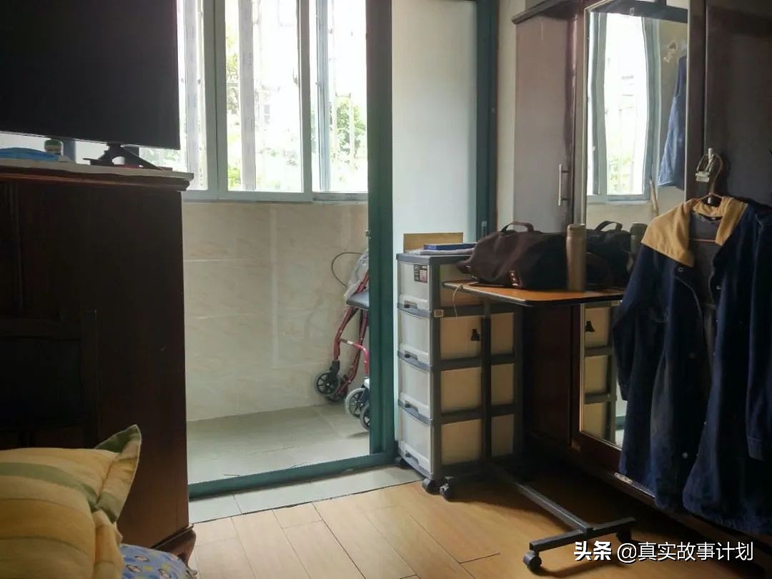 封控中的上海独居老人：饭和药都少吃一点