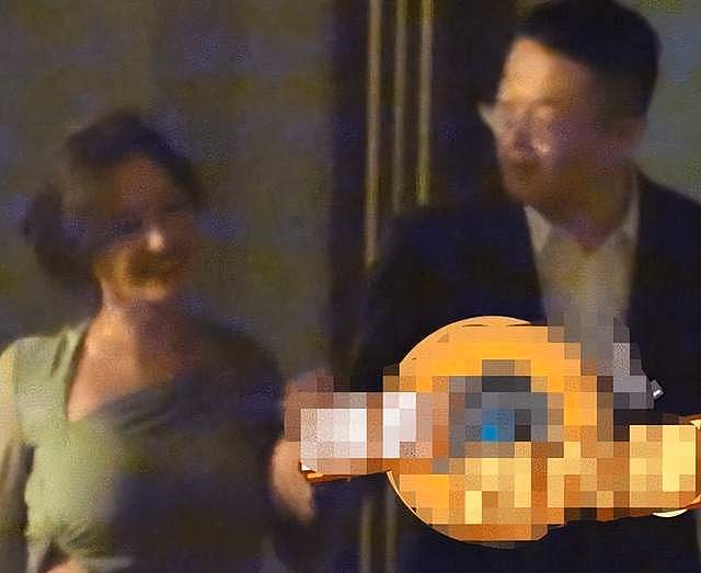 姚笛深夜与男子现身酒吧，被男方温柔摸腿后同回公寓（组图） - 6