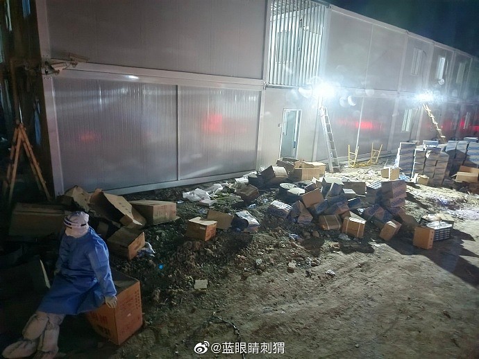 上海方舱医院曝质量问题，下雨天变“水帘洞”！亲历网友：在家转阴被拉来方舱（视频/组图） - 5