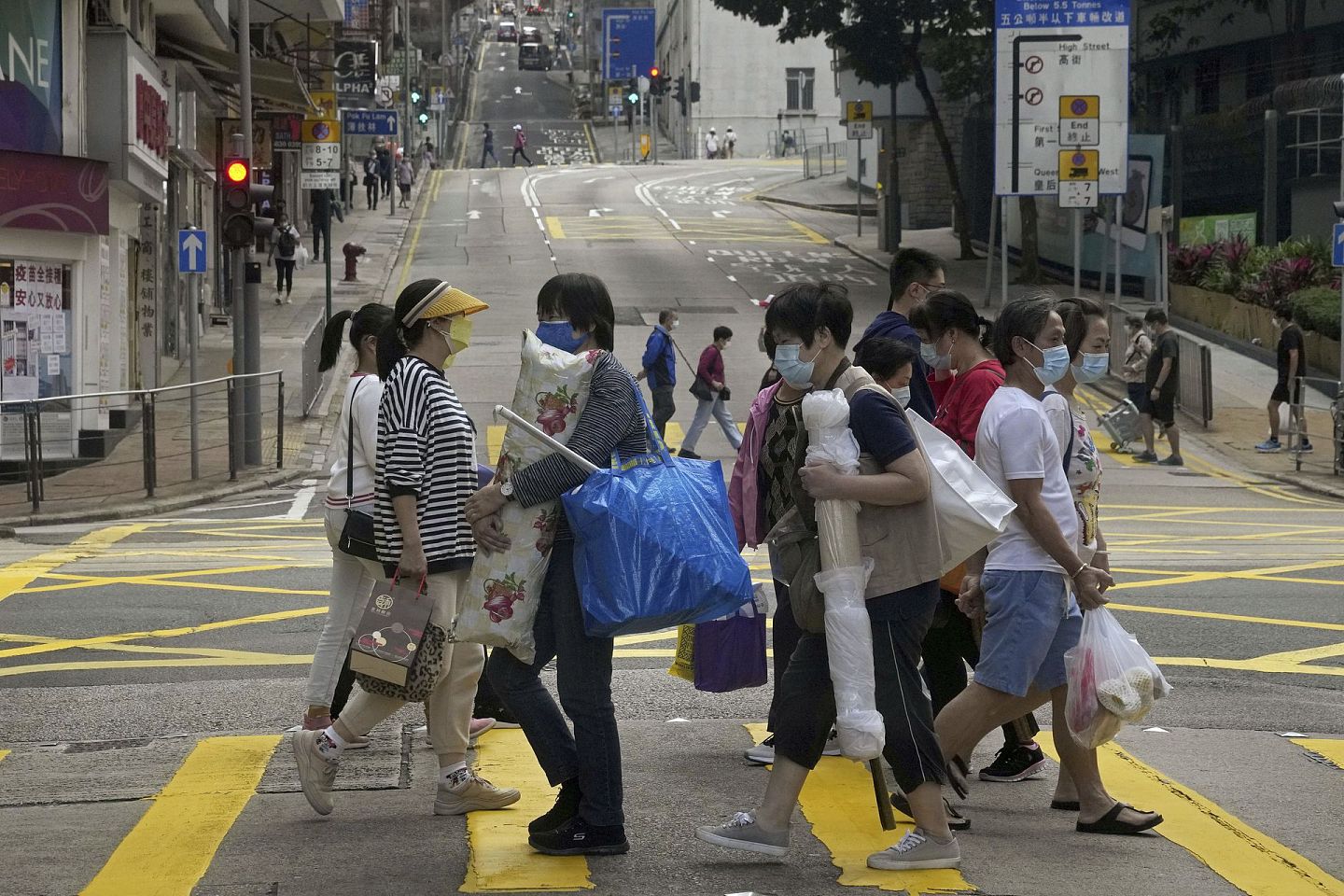 经历社会运动和疫情的轮番冲击，香港民众对未来的预期也随之跌落最低点。（视觉中国）
