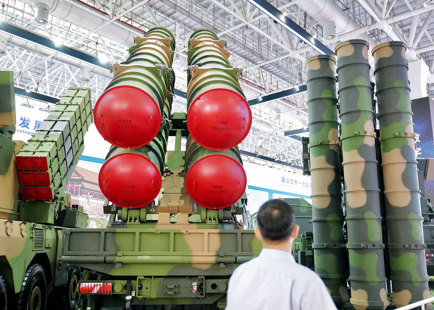 2021年9月29日，在广东珠海，FK-3防空导弹武器系统亮相第十三届中国国际航空航天博览会。（中新社 ）