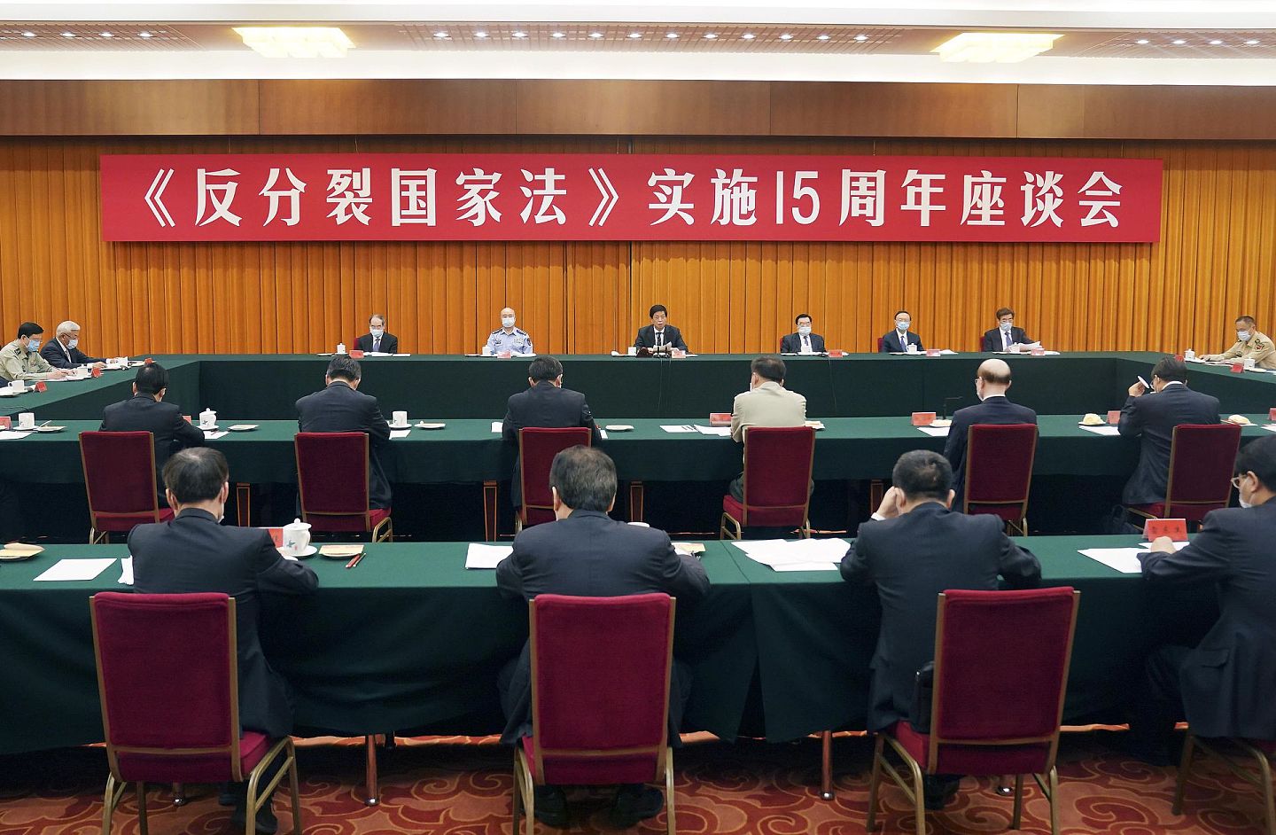 2020年5月29日，《反分裂国家法》实施15周年座谈会在北京人民大会堂举行。中共中央政治局常委、全国人大常委会委员长栗战书在会上发表讲话。（新华社）