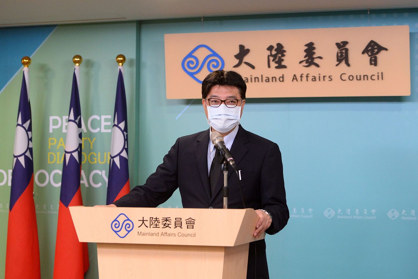 香港将于5月8日举行行政长官选举，台陆委会发言人邱垂正4月7日指，这场选举由北京一手操控，不予置评。（台陆委会供图）