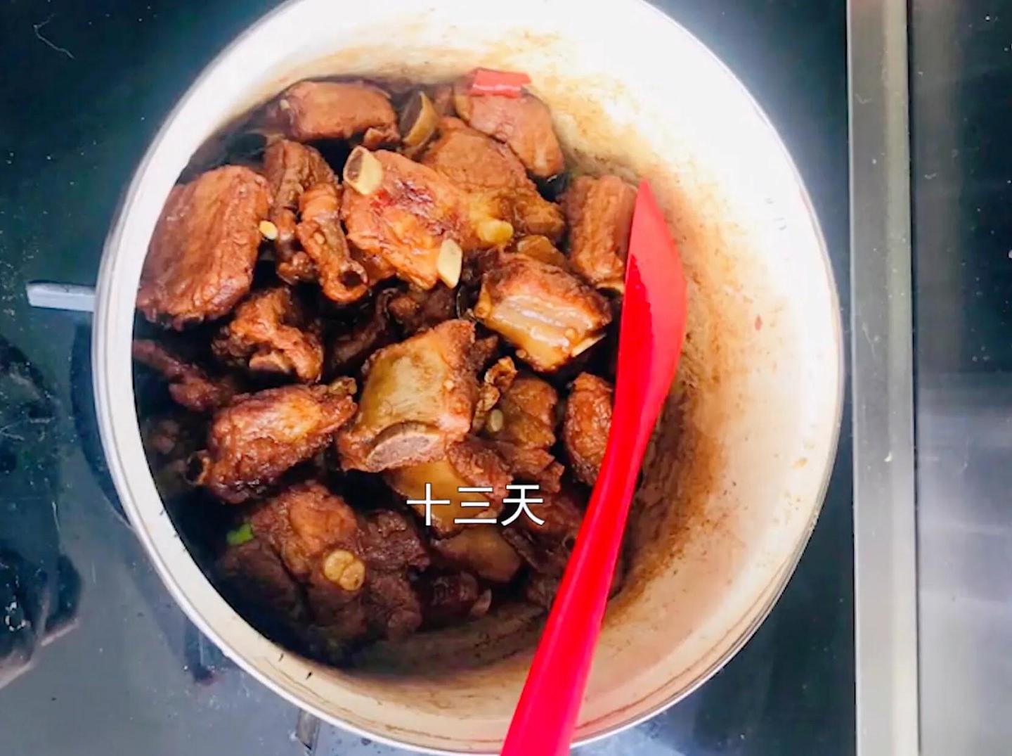 上海男子秀隔离伙食，从大鱼大肉到吃猫粮只用了3礼拜，究竟为何
