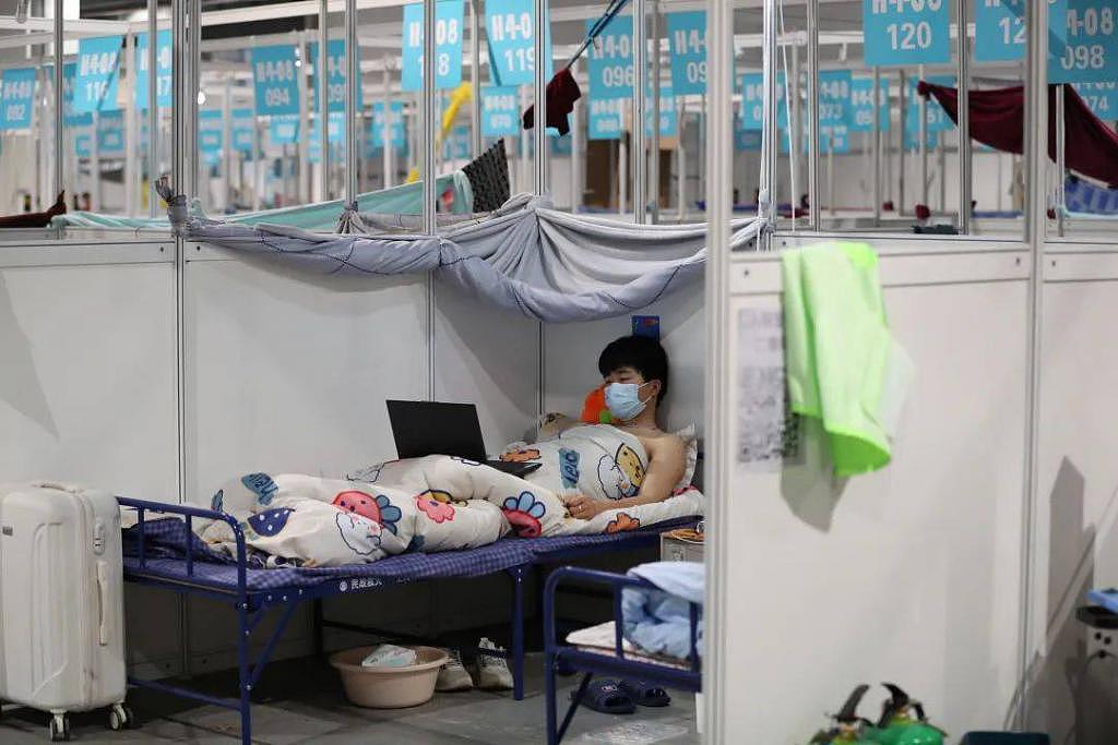 上海记者感染转运至方舱：病友半夜争吵，护士吓得不敢动弹（组图） - 13