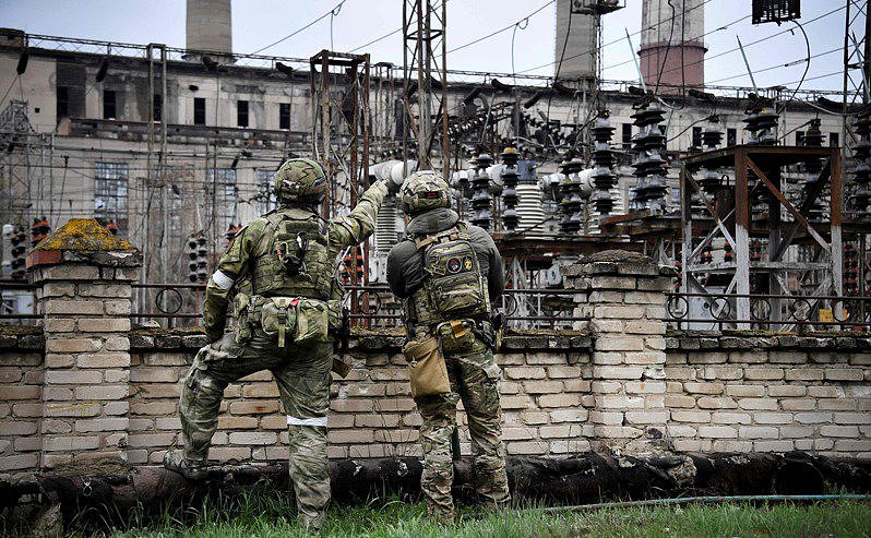 驻守在乌克兰东部卢甘斯克省发电厂的俄国军队。 法新社