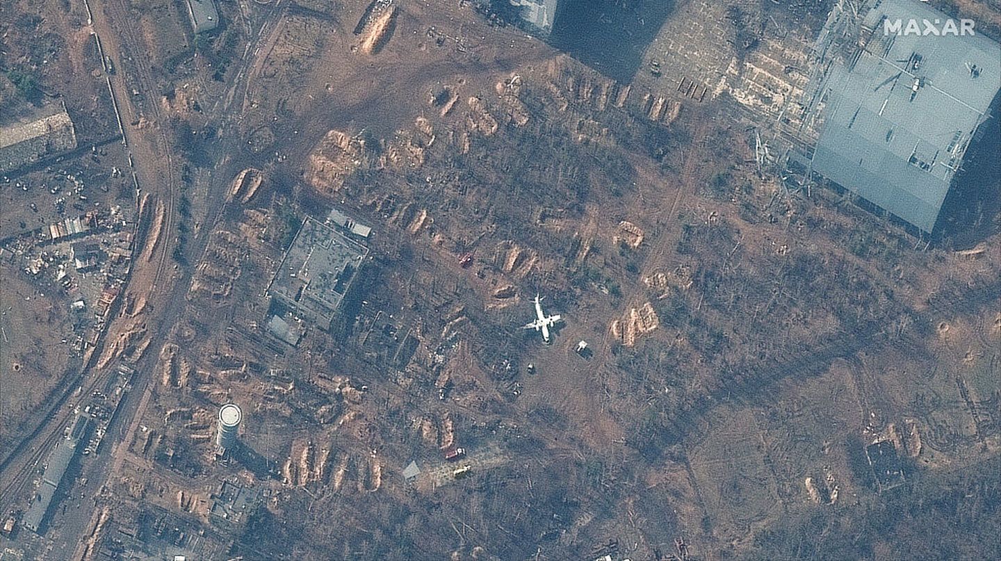 2022年3月31日，由Maxar Technologies提供的这张卫星图像显示乌克兰霍斯托梅尔安东诺夫机场。（AP）