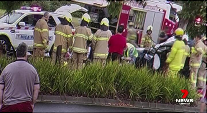 澳洲发生车祸，2人送医，警方从车内缴获水弹枪及刀等物品（组图） - 5