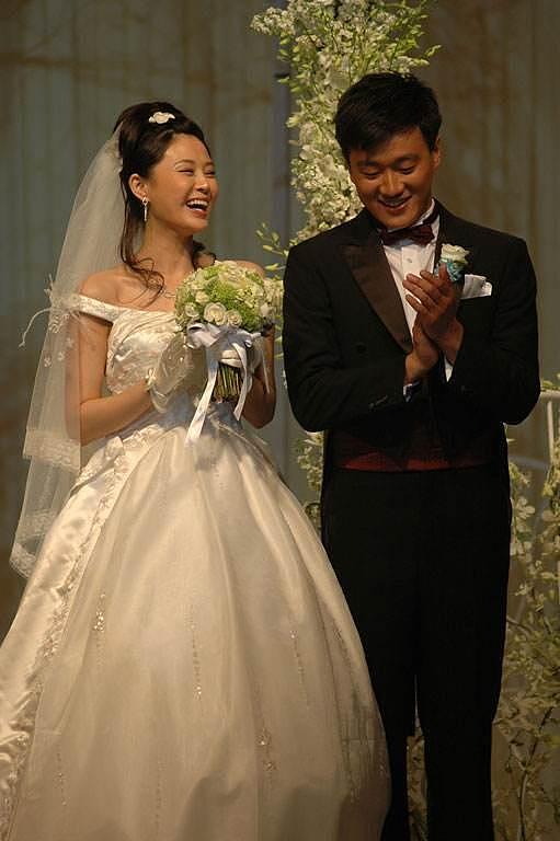 佟大为卡点庆祝结婚14周年，晒夫妻户外野餐照，文案腻歪又俏皮（组图） - 3