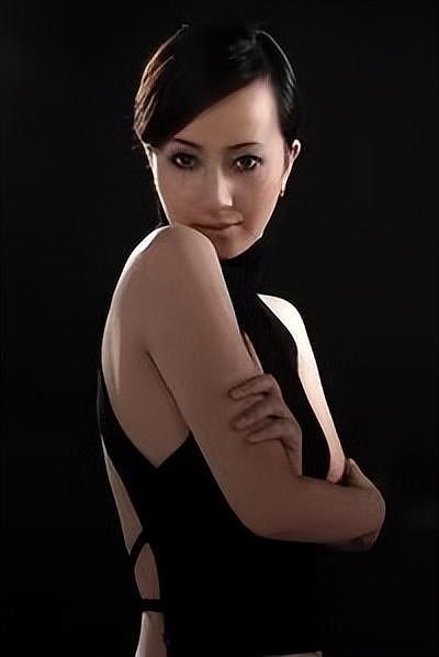 中国T台模特20岁月入2W，35岁嫁新西兰帅哥，为生孩子练出肱二头肌（组图） - 4