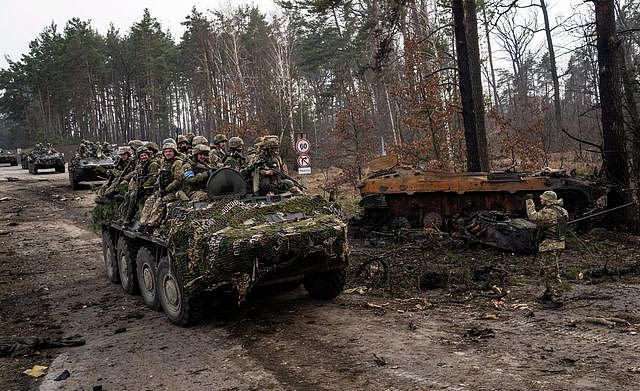 乌克兰总统：普京长时间准备后, 俄军已经开始顿巴斯之战 (组图) - 6