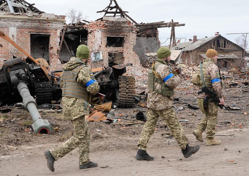 乌克兰总统：普京长时间准备后, 俄军已经开始顿巴斯之战 (组图) - 14