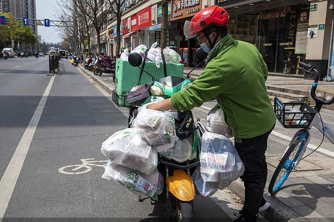 上海外卖员自述：钱比人命重要，单日入三万，不加价就不接单（组图） - 7