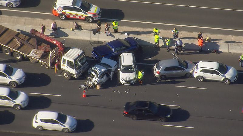 西悉尼M4高速公路5车相撞，2人受伤紧急送医！交通严重拥堵（组图） - 2