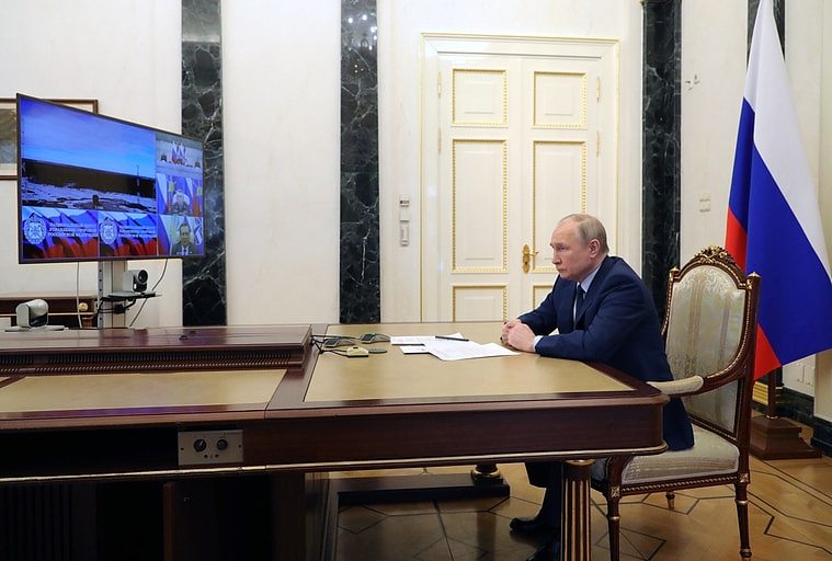 俄罗斯总统普丁在克里姆林宫收看飞弹发射。 欧新－埃菲社