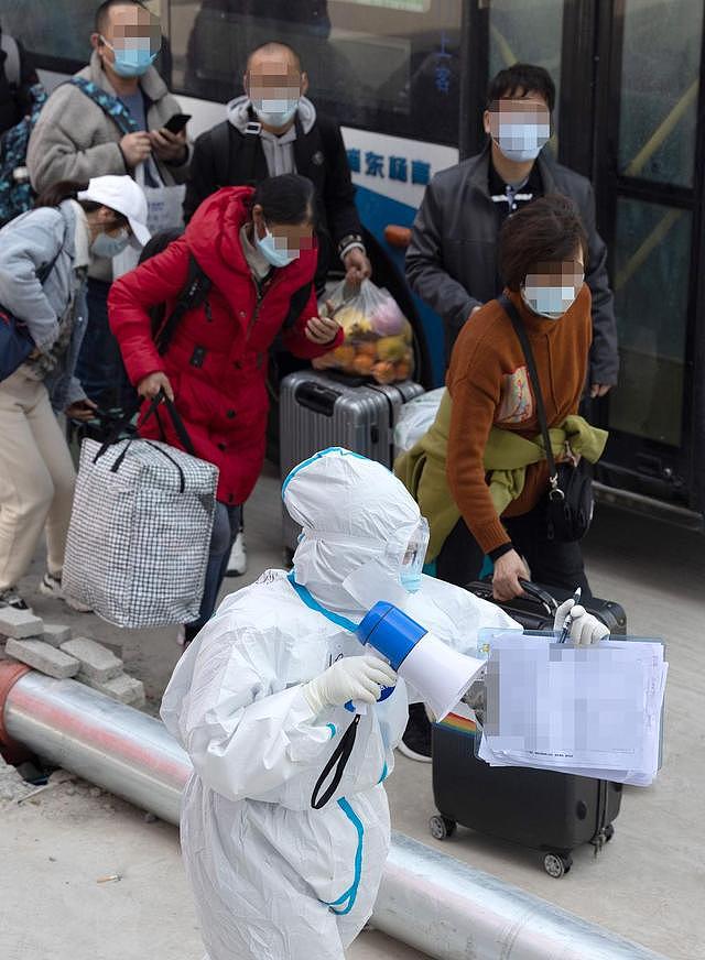 上海方舱医院院长：很多患者不知道自己怎么感染的，但平均7天就转阴了（组图） - 3