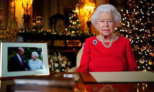 英国女王牵白马过96岁生日！优雅隐忍一辈子，被儿孙伤透心…（组图） - 32