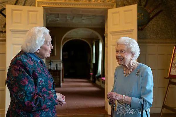英国女王牵白马过96岁生日！优雅隐忍一辈子，被儿孙伤透心…（组图） - 30