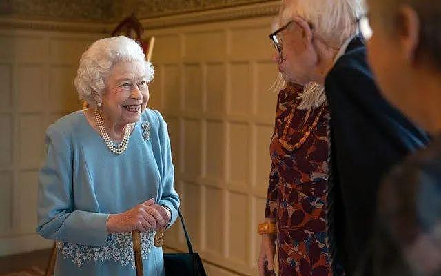英国女王牵白马过96岁生日！优雅隐忍一辈子，被儿孙伤透心…（组图） - 31
