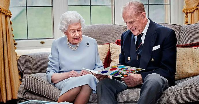 英国女王牵白马过96岁生日！优雅隐忍一辈子，被儿孙伤透心…（组图） - 60