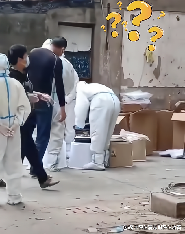 上海某小区为防疫发放马桶，民众受宠若惊！官方回应来了：避免交叉感染，大小便统一回收（视频/组图） - 5