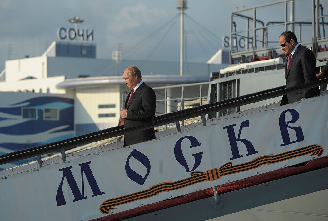 2014年，俄罗斯总统普京离开停靠在黑海港口索契的莫斯科号。