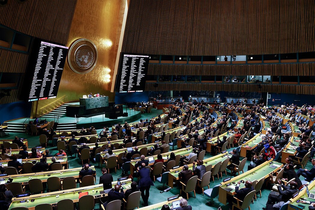 4月7日，纽约联合国总部，联合国大会通过一项决议，暂停俄罗斯人权理事会成员资格。
