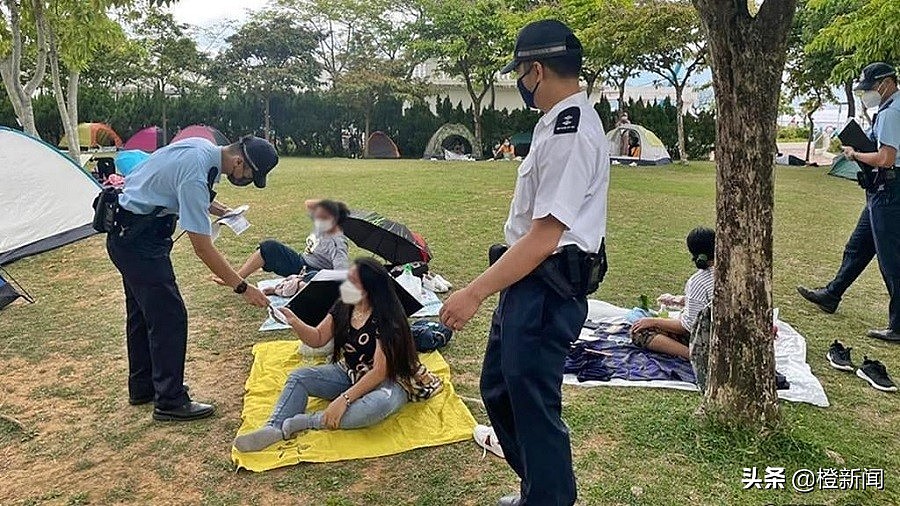 香港多部门联合巡查公园沙滩，378人涉违限聚口罩令遭罚款