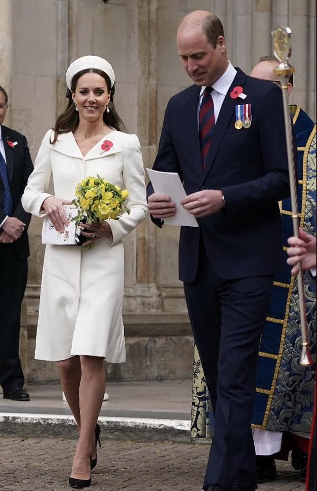 凯特澳新军团日穿白裙，夏洛特公主洗礼时穿过，7年过去王妃老了（组图） - 3