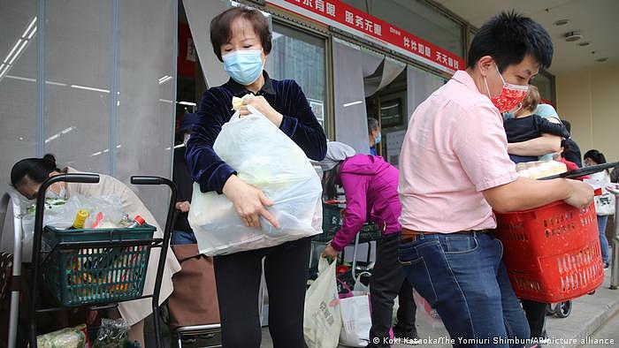 China Peking | Hamsterkäufe nach Anstieg von Coronavirusfällen