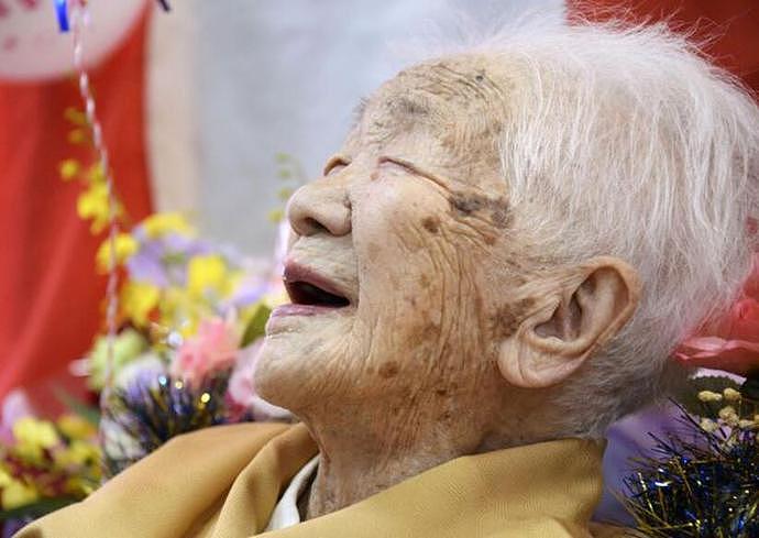 法国修女118岁，成为世界上最年长的人，她称不怕新冠病毒（组图） - 3