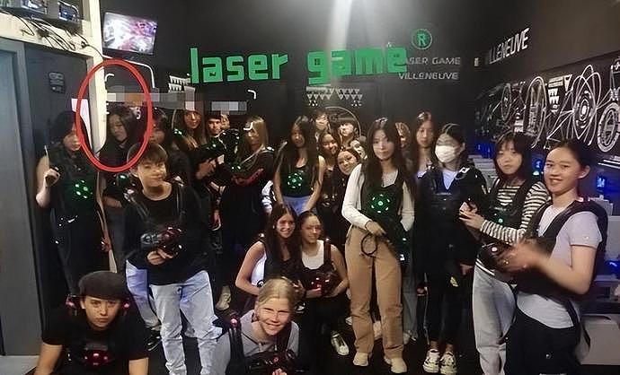 李嫣在国外玩枪击游戏：侧脸拍照有气质，和美女同学享受美好时光（组图） - 2