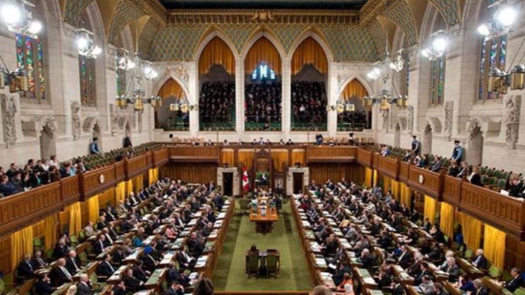 加拿大国会。 （图／翻摄自Twitter @nexta_tv） 加拿大国会通过动议认定俄在乌克兰「种族灭绝」暴行