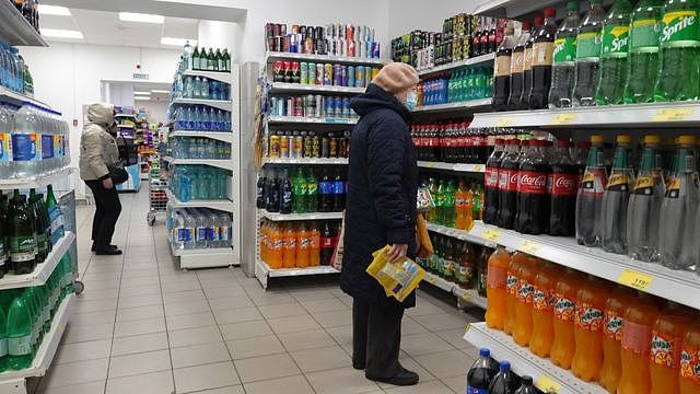 People do shopping at the Russian retailer 