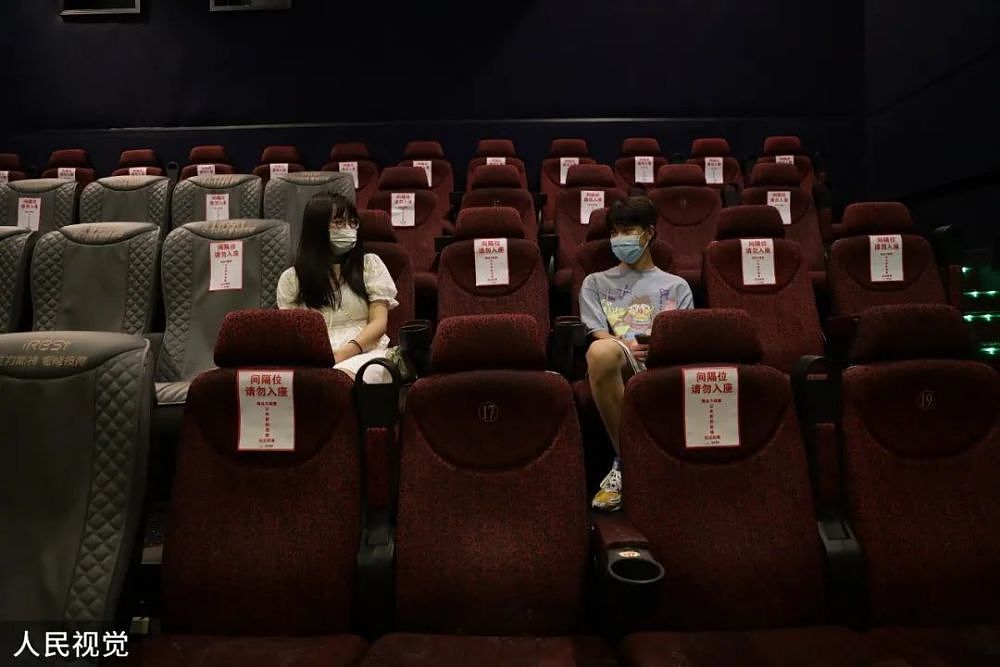 中国电影正在经历最艰难时刻，影院经理：每天一睁眼就在亏钱（组图） - 3