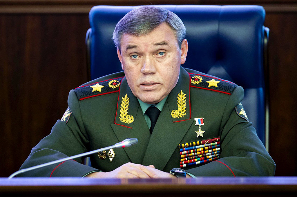 俄罗斯武装部队参谋总长吉拉西莫夫（Valery Gerasimov）被指上周秘密动身前往乌东前线，美国官员指出，这代表俄军前线还有许多问题没解决，美国众议院议员柯罗则指，这可能代表俄军情况不妙。 （资料照／美联社）