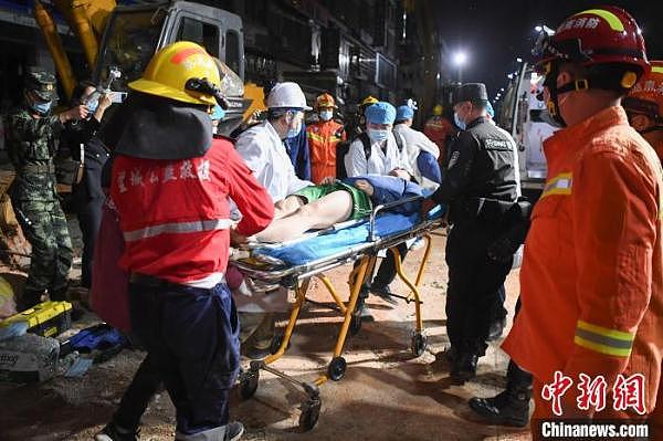 从发现到救出被困者用了26小时，长沙自建房倒塌现场救援为何如此艰难？