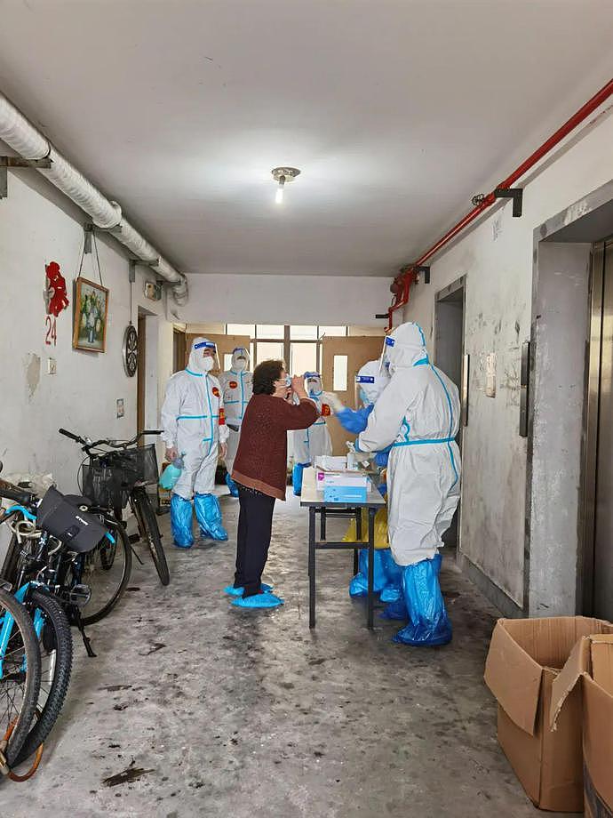 上海老人医院治病致家人染疫楼栋封控，不再就医后去世（组图） - 4