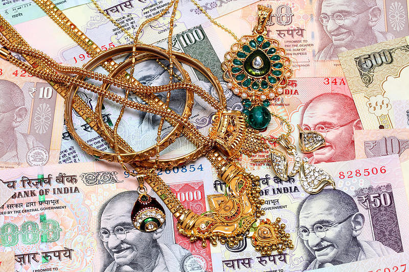 印度科学家生活奢侈，家中搜出无数现金珠宝，还有7辆车（组图） - 1