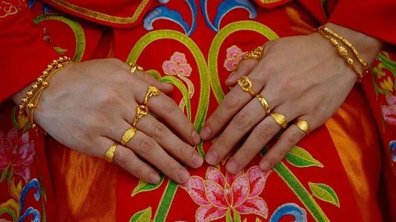 印度日前有一名男子舉行了為期3天的婚禮，他在婚禮上一次娶了3位老婆，據了解，他在過去15年內同時和這3名女子戀愛，還生了6名子女。（示意圖／pixabay）