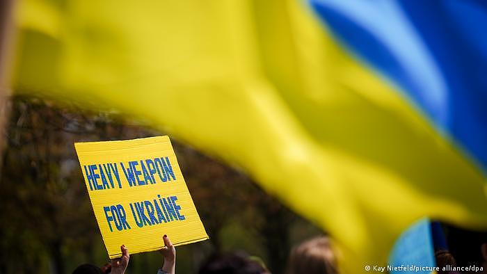 Ukraine Krieg Demo vor dem Bundeskanzleramt