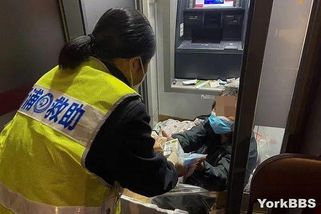 流浪者在上海住ATM机房，睡了1月，面积仅1平方米（组图） - 4