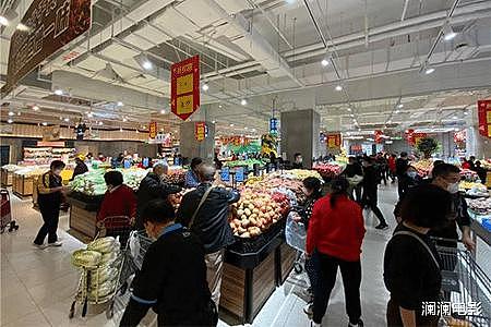 上海一女子小区解封外出购物，看到超市商品后，既幸福又苦恼（组图） - 3