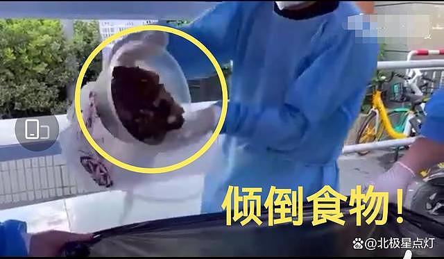 上海乱象屡禁不止：居民“野团”食物因没报备被扔垃圾袋！工作人员幸灾乐祸：干的漂亮（视频/组图） - 5