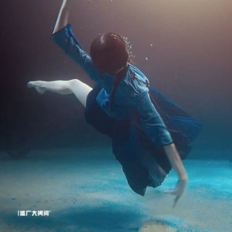 金晨突然登顶热搜，因为一段水下舞蹈，惊艳了众人（视频/组图） - 2