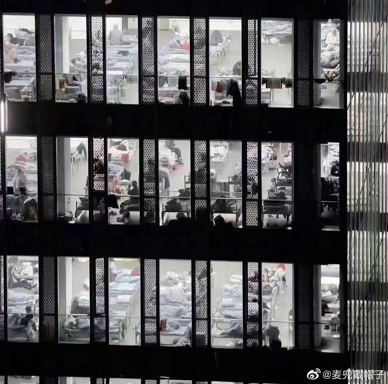 上海一处办公大楼变方舱医院。 图:翻摄自微博