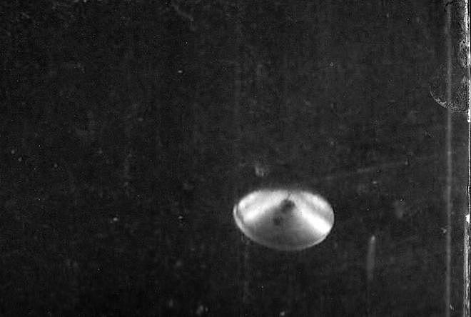 “有史以来最令人信服的UFO”，50年后首次被公之于众，像超级壶盖（组图） - 3