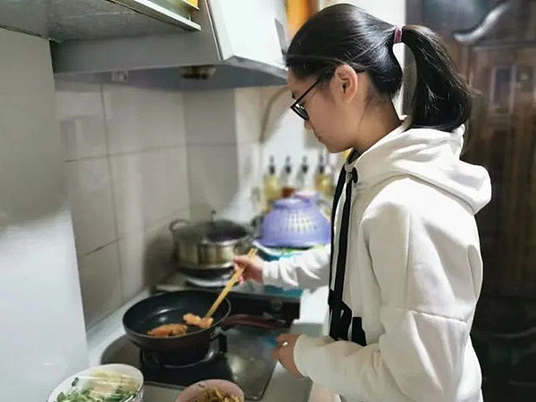 上海发布中小学居家劳动指导手册：初中生完成“四菜一汤”（组图） - 2