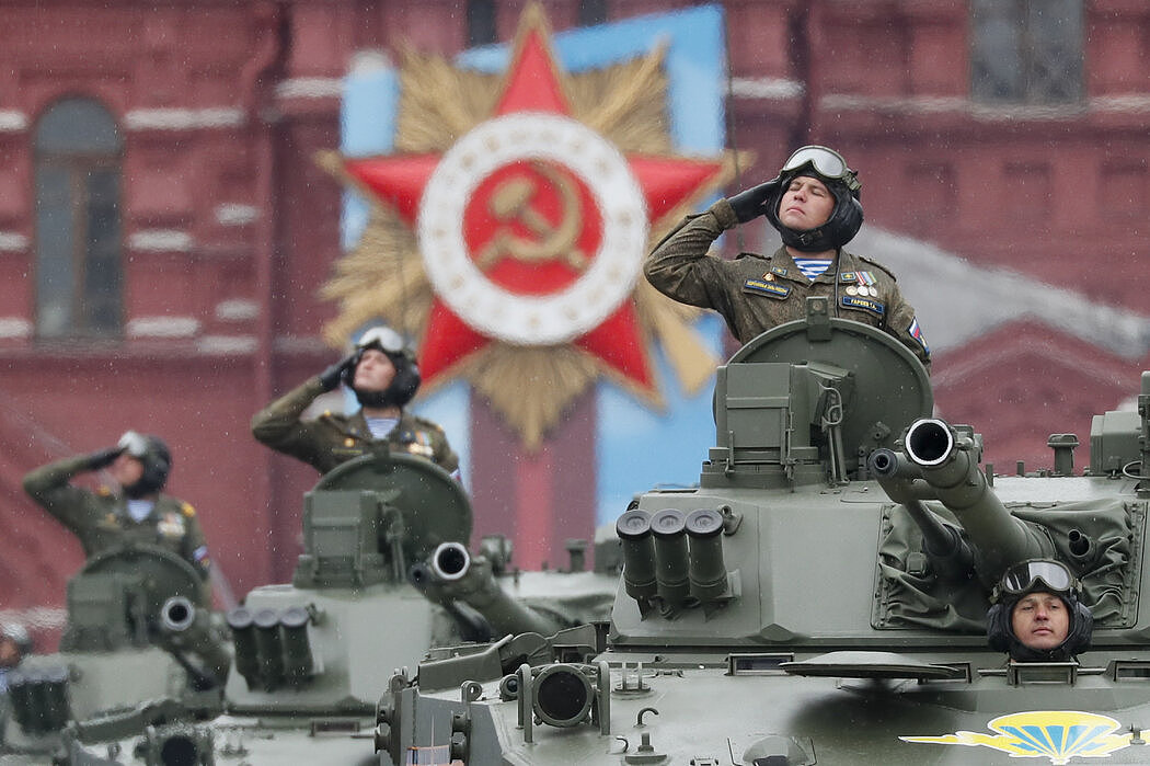 2021年胜利日阅兵式上的俄罗斯装甲兵。